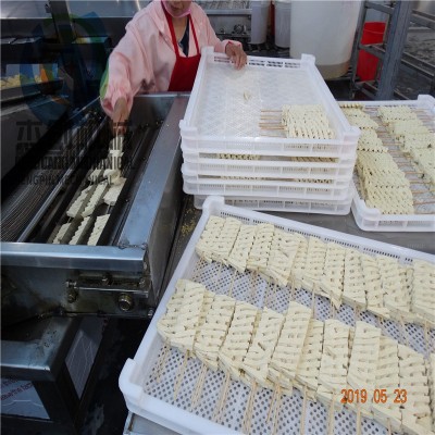花干生产线油炸机设备 带除渣功能全自动兰花干油炸机器 恒品机械图2